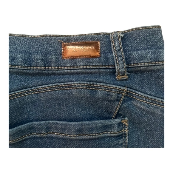 Juicy Couture Ankle Cropped Mid Rise Jeans with Button Detailing Size 6 EUC - Picture 3 of 6